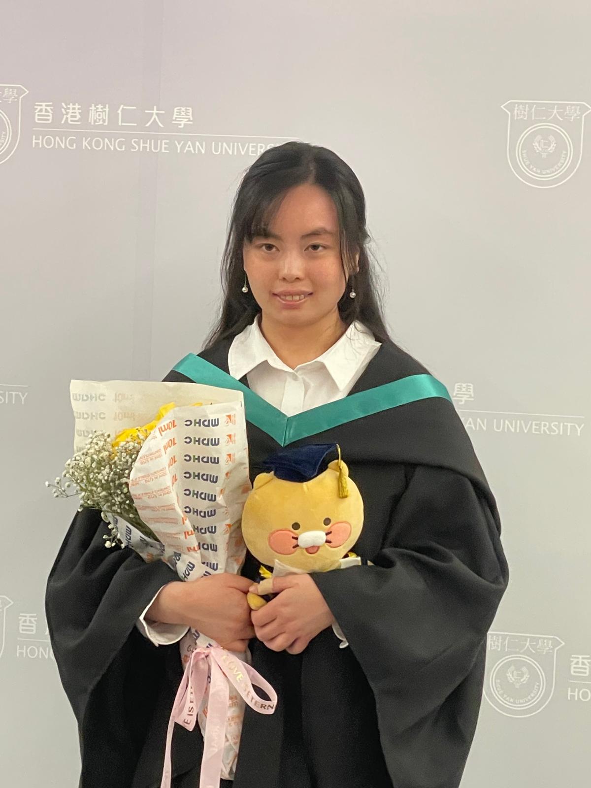 Daisy gradulate photo sharing